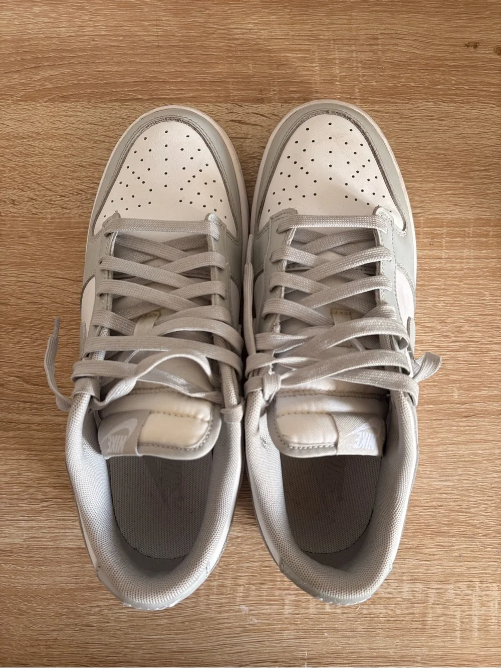Nike Low-Top Sneaker in White and Light Gray